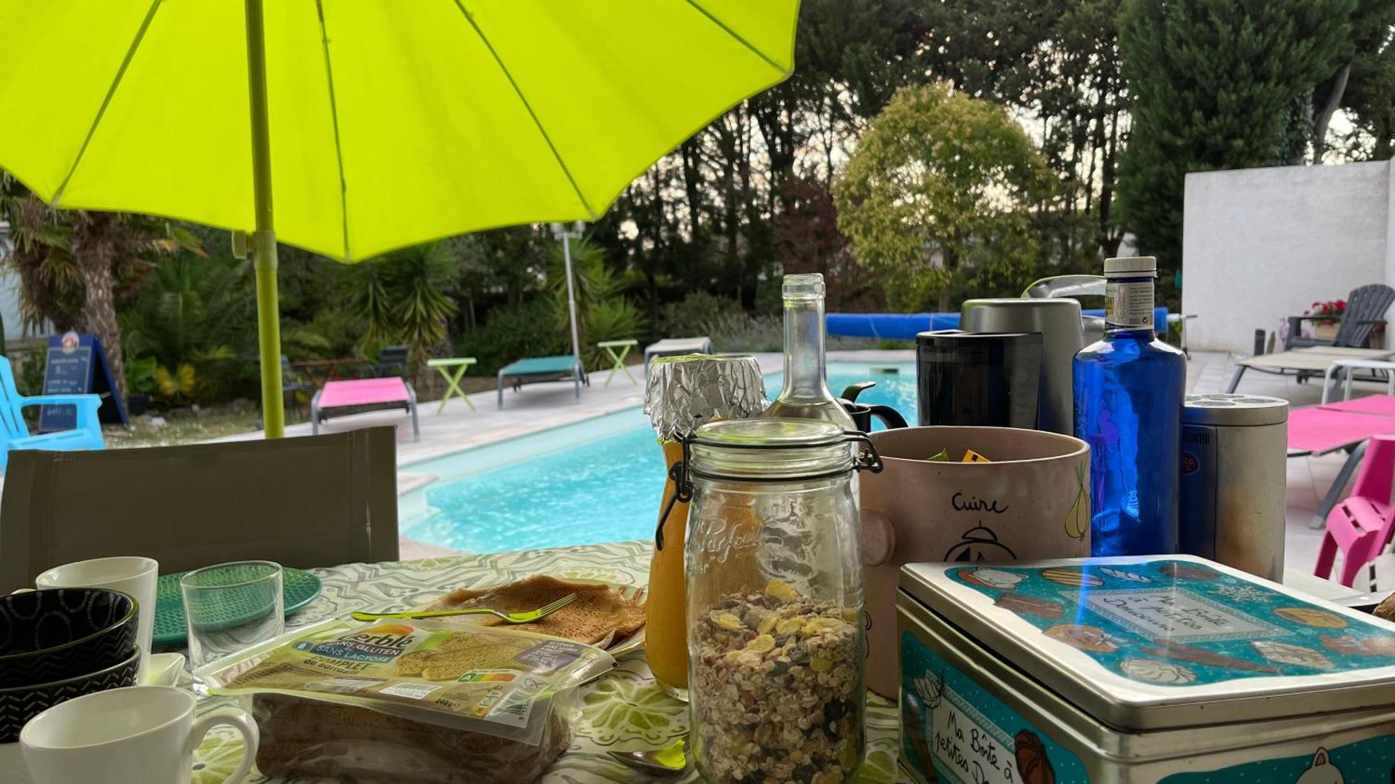 Aux Belles Vacances - Adults Only Caux-et-Sauzens Exterior foto